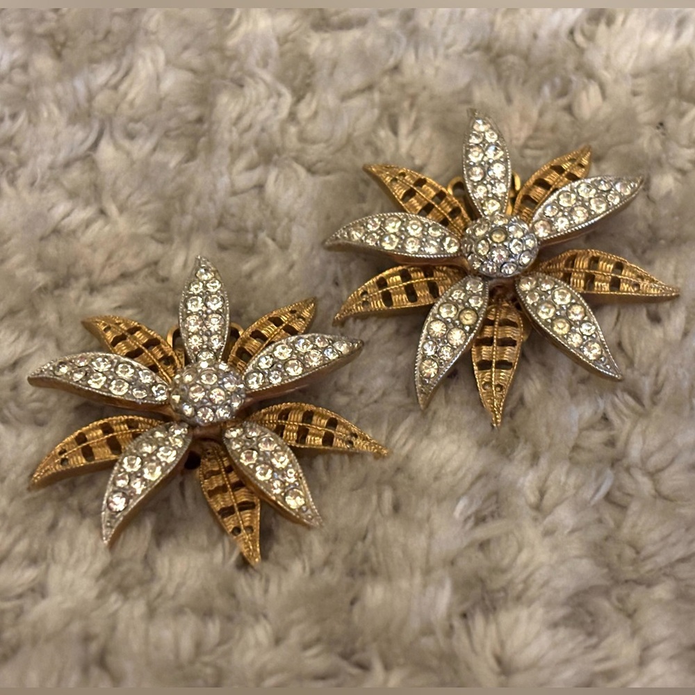 Vintage Gold and Silver Poinsettia Clip-on  Earrings. 1 1/2"